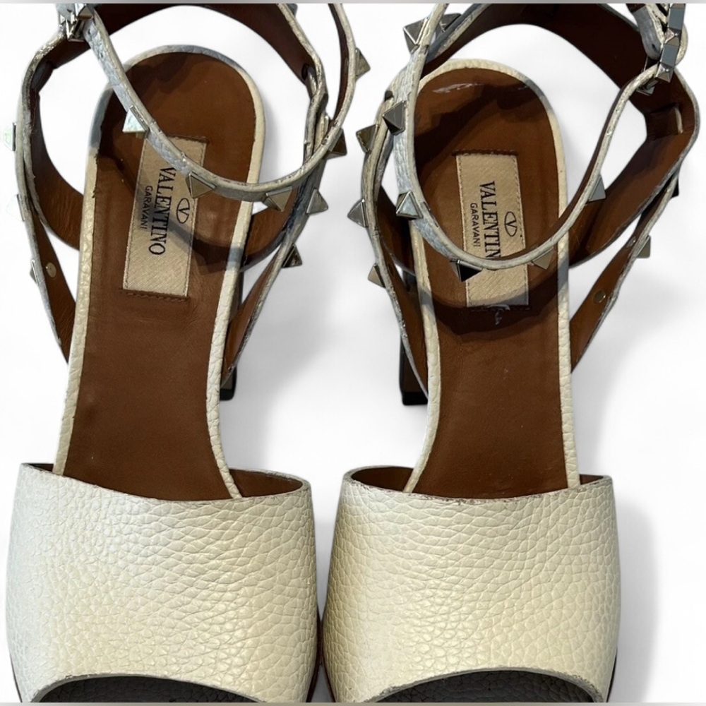 Valentino Garavani Rockstud Block Heel Sandal 39.5 Cream Leather Studded Classic - Picture 3 of 14